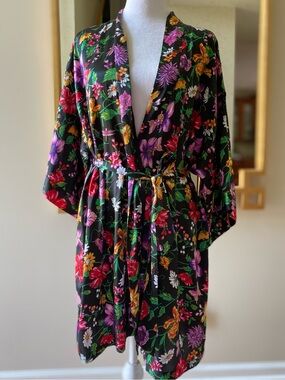 Victoria’s Secret Black satin Multicolor Floral Kimono Robe Tie Belt Small/Med